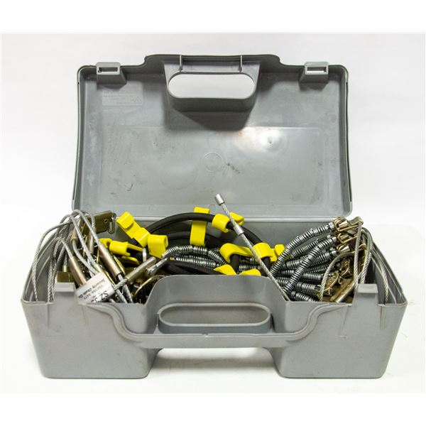 TIRE CHAIN SET IN CASE