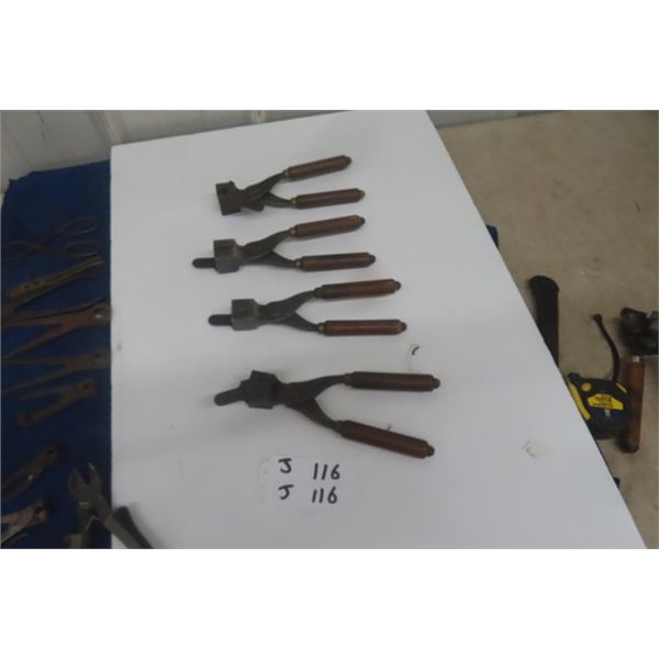 4 Handled Reload Dies ; 1) 38 S+W, 1) 32-165, 1) 38 WCF, 1) 40-82