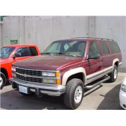 *93 CHEVROLET SUBURBAN 4X4 4DR EXMT.                                  