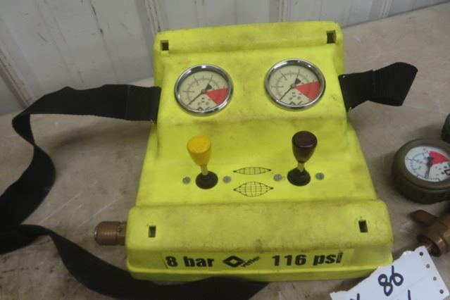 Vetter Control Module Vetter Air Bag Regulator with Case - 8 Bar 116 PSi - McSherry Auction ...