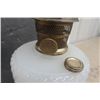 Image 4 : White Glass Aladdin Oil Lamp with Chimney