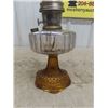 Image 3 : Vintage Aladdin Amber Base / Clear Tank Oil Lamp with Chimney
