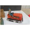 Image 3 : Pressed Tin Vintage Bulldozer with Rider in Original Box - Japan - KO - 7'' Long 