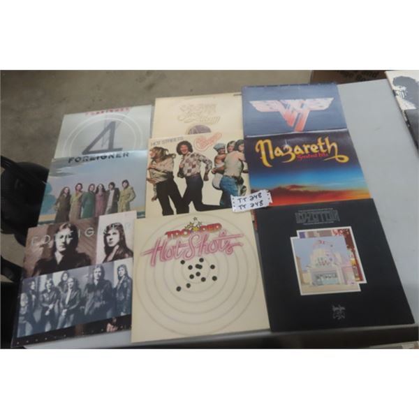 9 Records ; Nazareth, Van Hallen, Led Zepplin, tropper, Chicago, ZZ Top, Foreigner