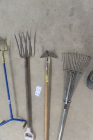 5 Yard Hand Tools ; Hoe, Garden Claw, Potato Fork, Rakes