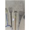 Image 2 : 5 Yard Hand Tools ; Hoe, Garden Claw, Potato Fork, Rakes