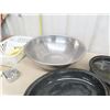 Image 4 : Roasters, Fry Pans, Pots, Mixing Bowls 