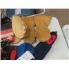 Image 3 : Gloves, Scarves, Memory Foam Sz 8 Shoes