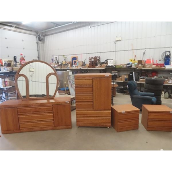 4 pc Oak Bedroom Suite ; Dresser 18" x 36" x 56" , Dresser 18" x 30" x 70" + Mirror 43" x 46" & 2 Ni