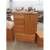 Image 5 : 4 pc Oak Bedroom Suite ; Dresser 18" x 36" x 56" , Dresser 18" x 30" x 70" + Mirror 43" x 46" & 2 Ni