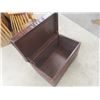 Image 4 : Storage Chest / Ottoman 16" x 17" x 28" 