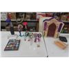 Image 1 : Monster High School Playset with 8 Dolls + Book