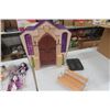 Image 2 : Monster High School Playset with 8 Dolls + Book