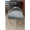 Image 2 : Funky Little Make-Up? Chair - Cloth Upholstered