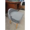 Image 4 : Funky Little Make-Up? Chair - Cloth Upholstered