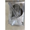 Image 5 : Tomato Tamer - Commercial Tomato Slicer