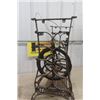 Image 7 : Farmers Supply Cast Iron Sewing Machine Base