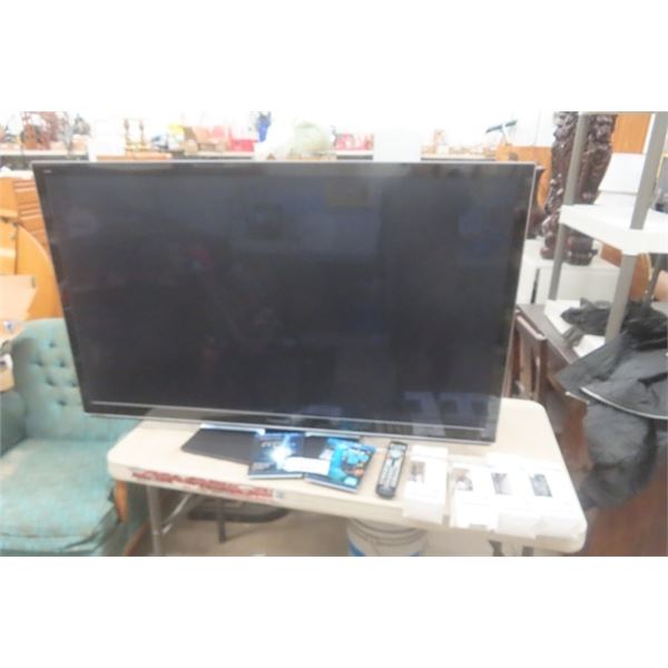 Panasonic Viera 50  TV Model TC- P50GT30-3D Capable with 4 Pairs of Glasses & 2 Movies + Remote