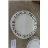 Image 2 : 21 pcs Dinner Set: Plates, Saucers, Salad Plates, Coffee Canister