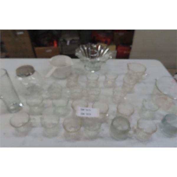 Quantity of Clear Glass Mugs, Large Pyrex Measure Bowl, Fruit Bowl, Jar with Lid, plus more