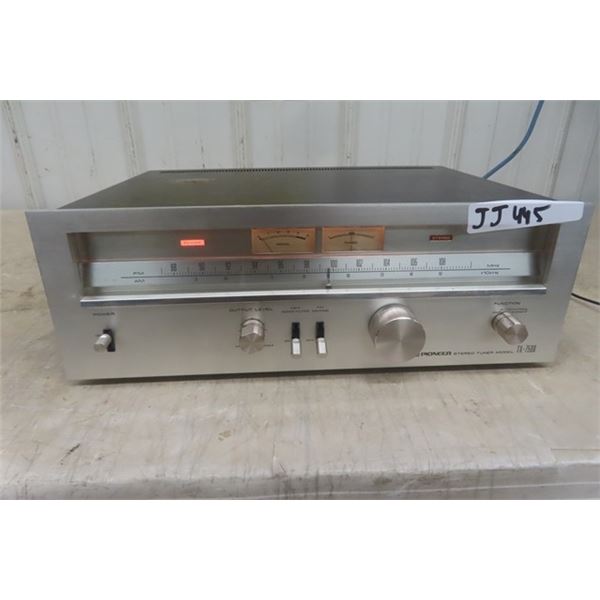 Pioneer  TX 7500 Stereo Tuner- Powers Up