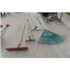 Image 4 : Spring Cleaning - 4 Rakes 