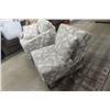 Image 5 : 2 Living Room Chairs in Nice Condition