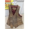 Image 2 : 2 Vests- 1 Leather, 1 Levis Leather + Denim ( approximate size 42 comparing with lot 603) 