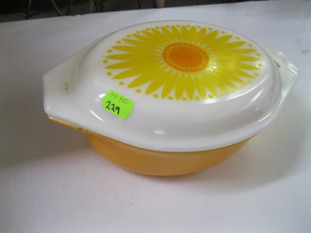 Pyrex Sunburst Pattern PYREX BAKING DISH, SUNBURST PATTERN