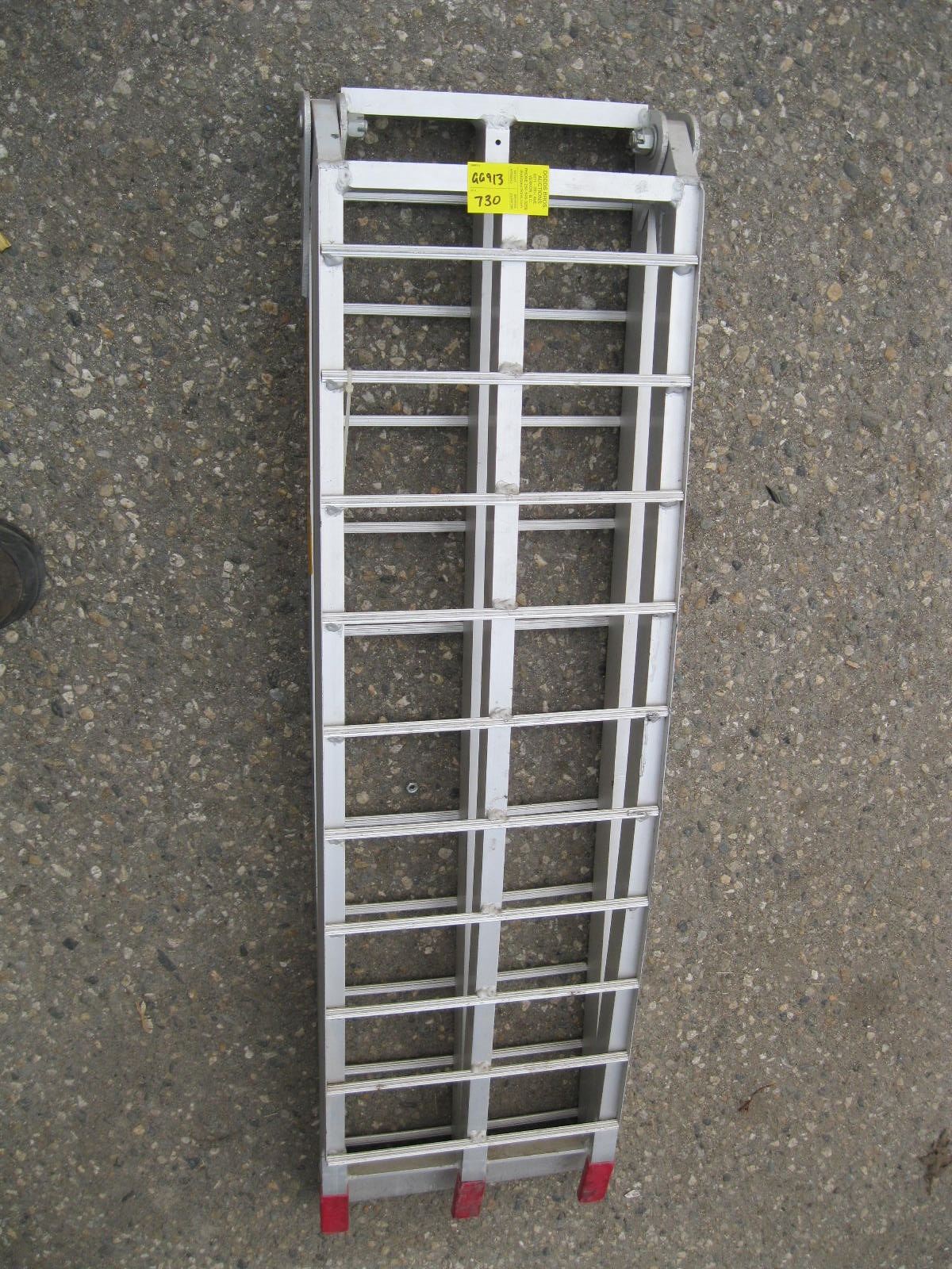 FOLDING MOTORCYCLE RAMP