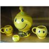 Image 1 : HAVE A HAPPY DAY COOKIE JAR W/2 MUGS & SM. CUP, SM. CHIP ON LID