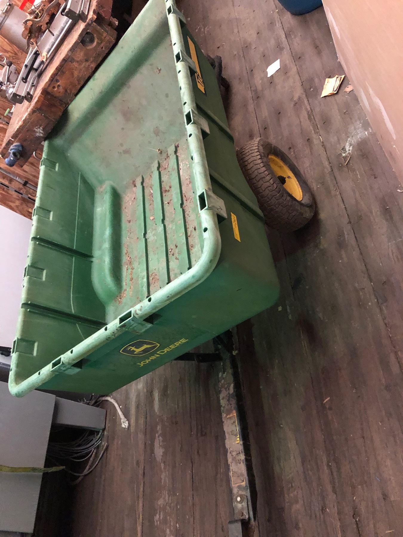 John Deere 17P POLY TUB LAWN CART