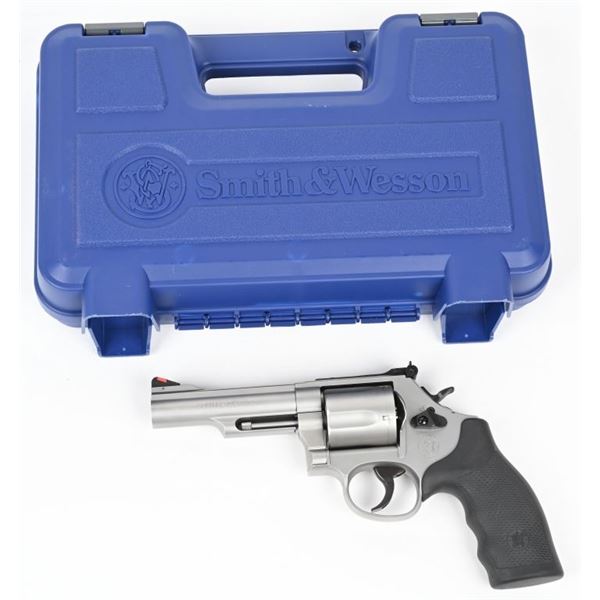 NEAR NEW SMITH & WESSON MODEL 69 COMBAT MAGNUM