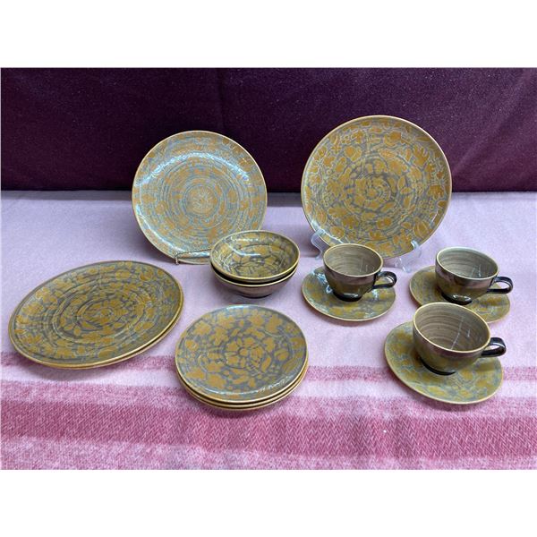 RED WING POTTERY DINNERWARE - KASHMIR PATTERN SET