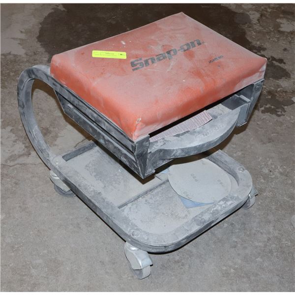 SNAP ON ROLLING STOOL