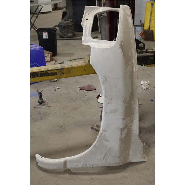 2004/2005 DODGE RAM DRIVERS SIDE FENDER