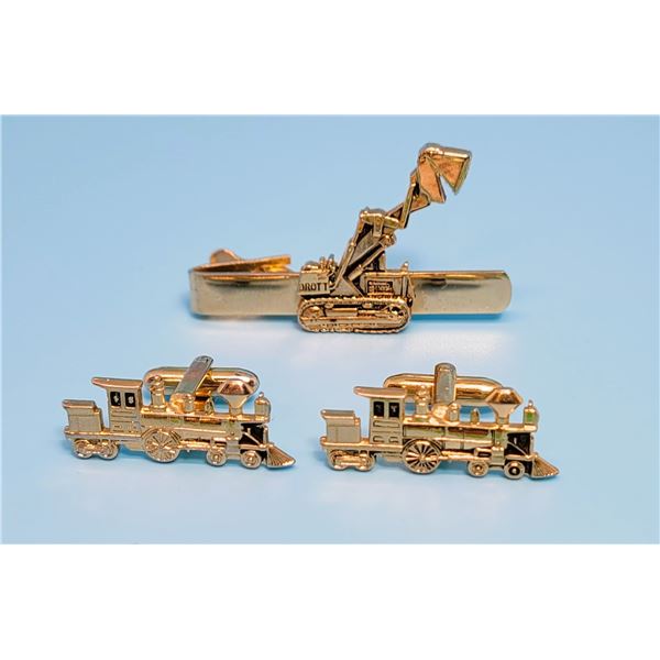 SET OF GOLD TONE LOCOMOTIVE