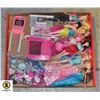 Image 1 : BARBIE DOLL FLAT WITH ACCESSORIES