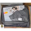 Image 1 : WEIGHTED IDEA DARK GREY WEIGHTED CALMING BLANKET