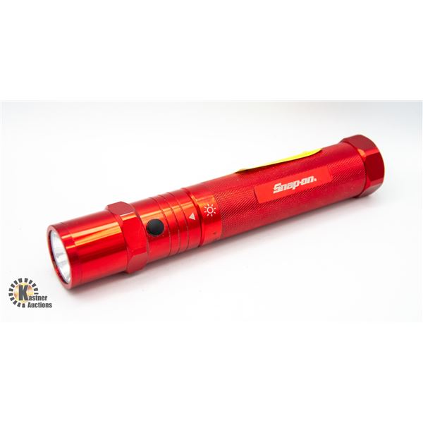 SNAP-ON LED "2-IN-1" ALUMINUM FLASHLIGHT