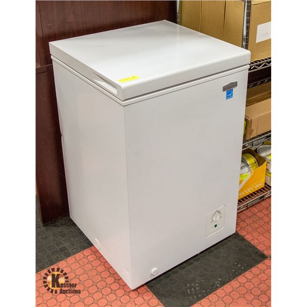 APARTMENT SIZE CHEST FREEZER APPROX H-33.5" W-22"