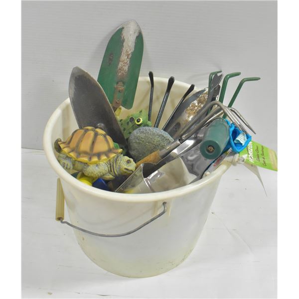 GARDEN TOOLS ASSORTED PAIL LOT