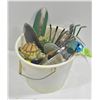 Image 1 : GARDEN TOOLS ASSORTED PAIL LOT