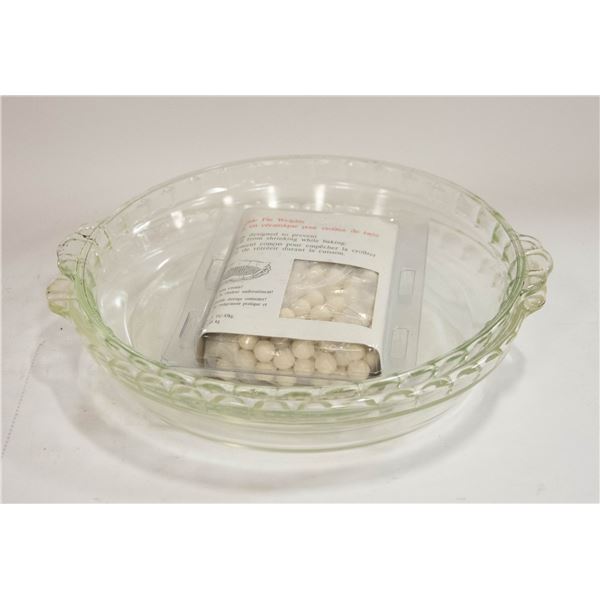 PYREX SET OF 2 PIE PLATES + CERAMIC PIE WEIGHTS