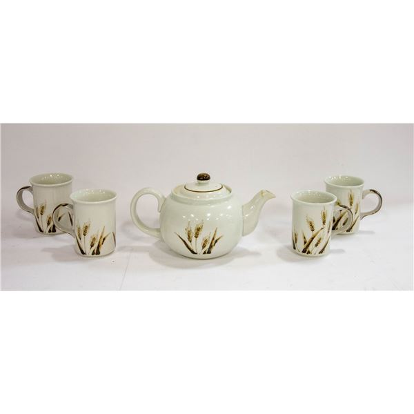 CERAMIC TEAPOT AND MUG SET