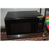 Image 1 : ESTATE 900W PANASONIC MICROWAVE