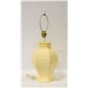Image 1 : CERAMIC BASKET WEAVE LAMP 3"