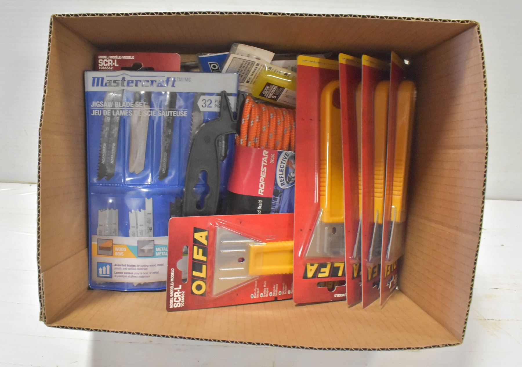 FLAT WITH OLFA MULTI PURPOSE SCRAPERS, MASTERCRAFT