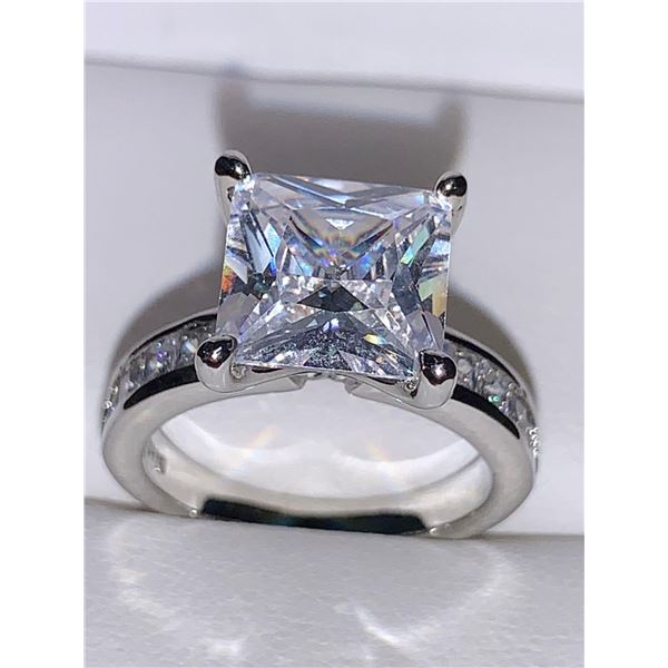 Ladies 1.0 Carat Princess Cut Solitaire Bezel Style Ring size 7