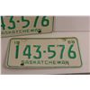 Image 2 : (2) Identical 1968 Saskatchewan Licence Plates